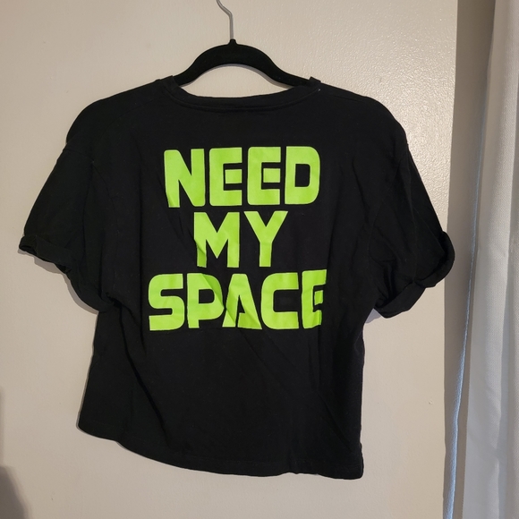 🌿Riot Queen Black Aliens Need My Space Crop Top Shirt - Picture 3 of 4